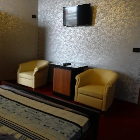 Hotel Garden Palase Fier