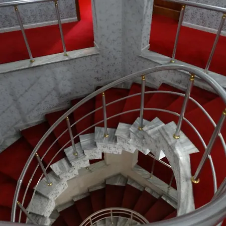 Garden Palase 3* Fier